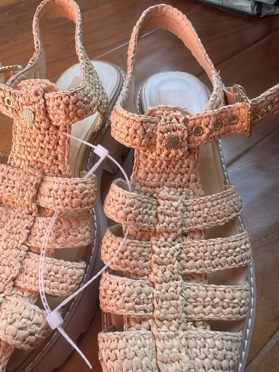 NWT Dolce Vita Lasly Platform
Sandal Sz 9 (no original box) - Picture 8 of 14